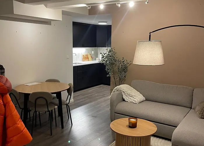 Modern - Balcony, Parking, Bbq